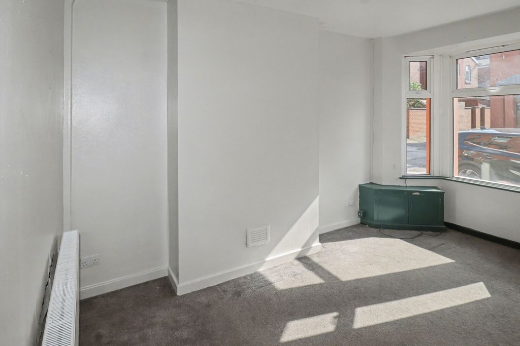 Property photo 2 of 17 3 Fairbairn Street, Horwich, Bolton, Greater Manchester, Bl6 5Nf