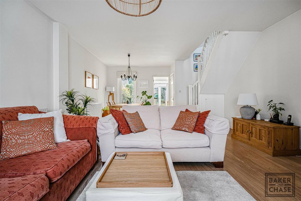 Property photo 3 of 26 Lounge