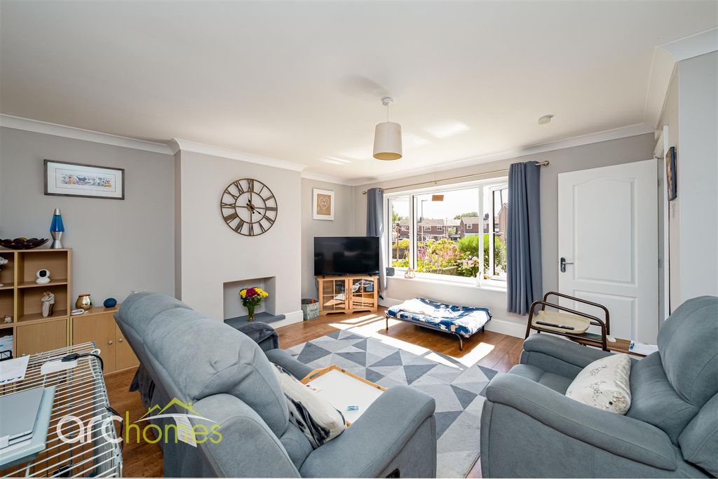 Property photo 2 of 17 Oaktree-8.Jpg