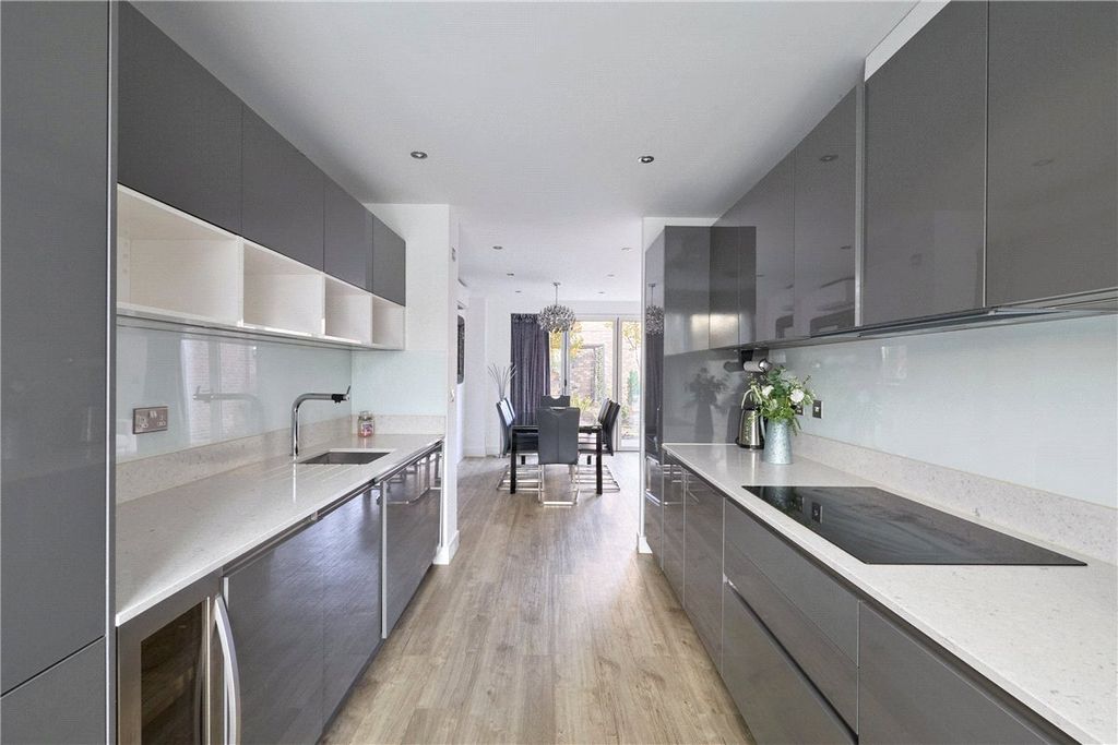 Property photo 3 of 12 Picture No. 10