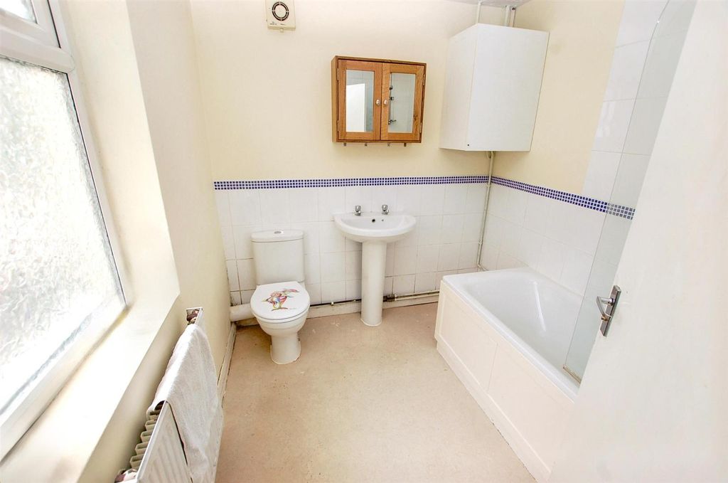Property photo 3 of 6