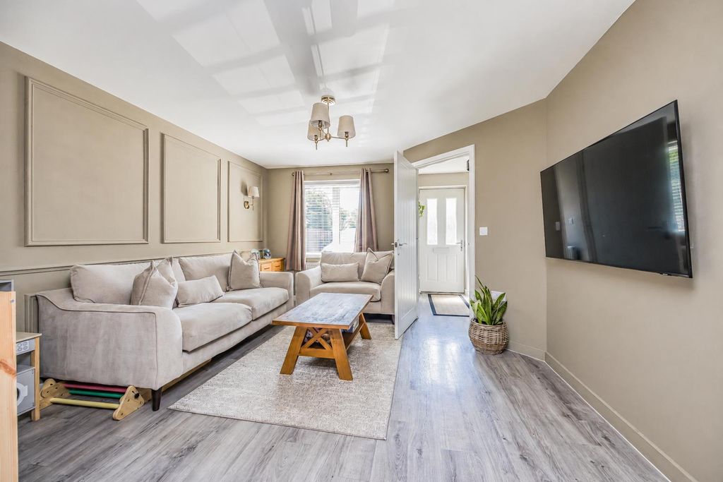 Property photo 3 of 16 Turret Avenue, Havant-Porticomarketing-Nexa-23A.Pn
