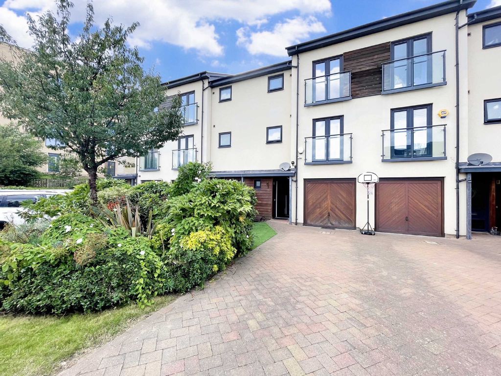 Property photo 1 of 10 Photo