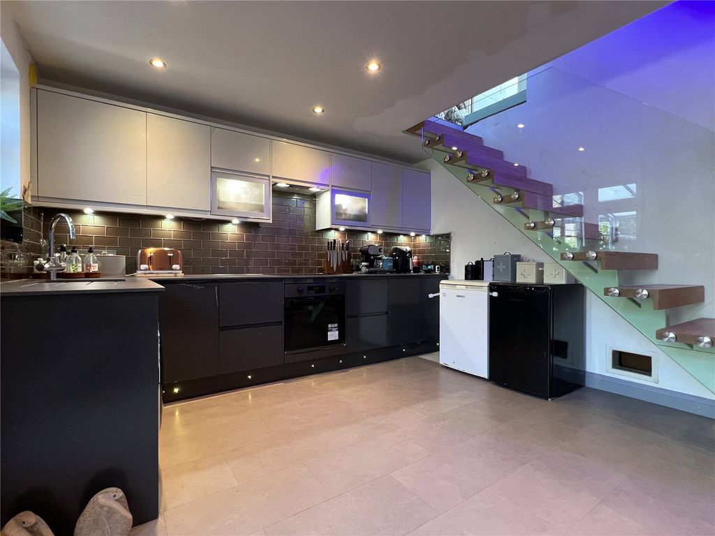Property photo 2 of 9 Kitchen