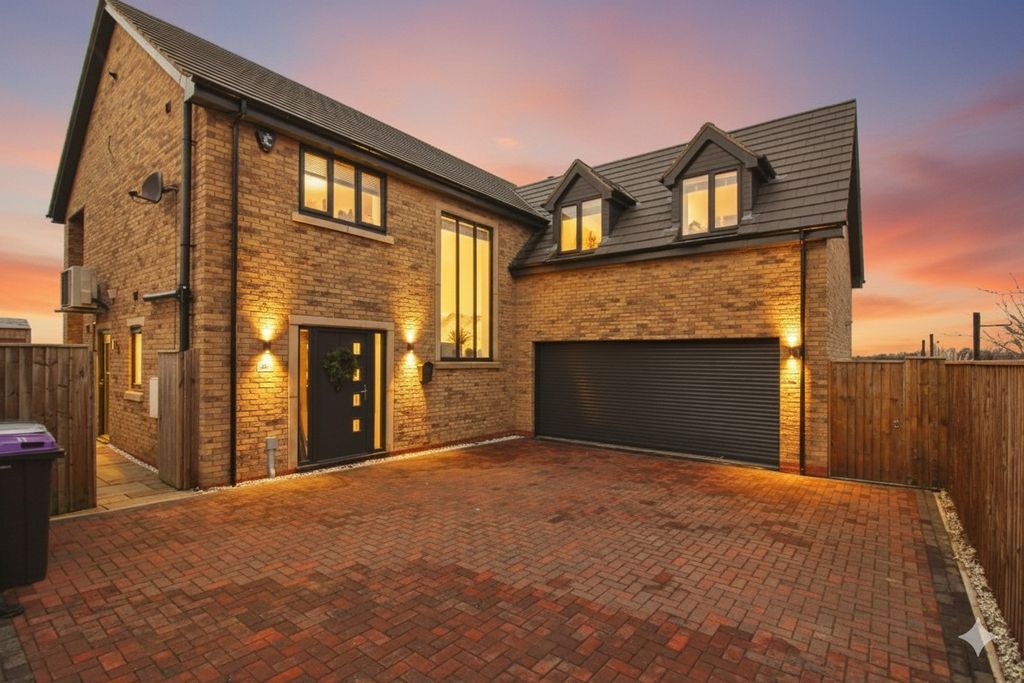 Property photo 1 of 31