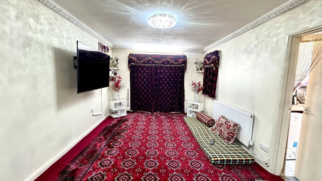 Property photo 3 of 9 Gallery