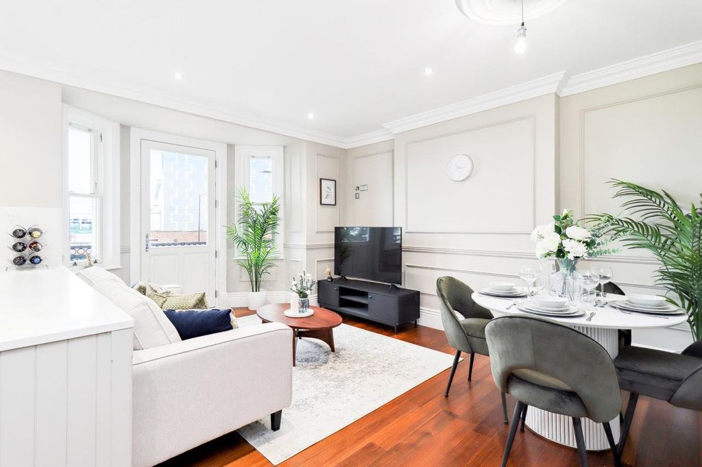 Property photo 3 of 13 Beecroft 5 Living.Jpg