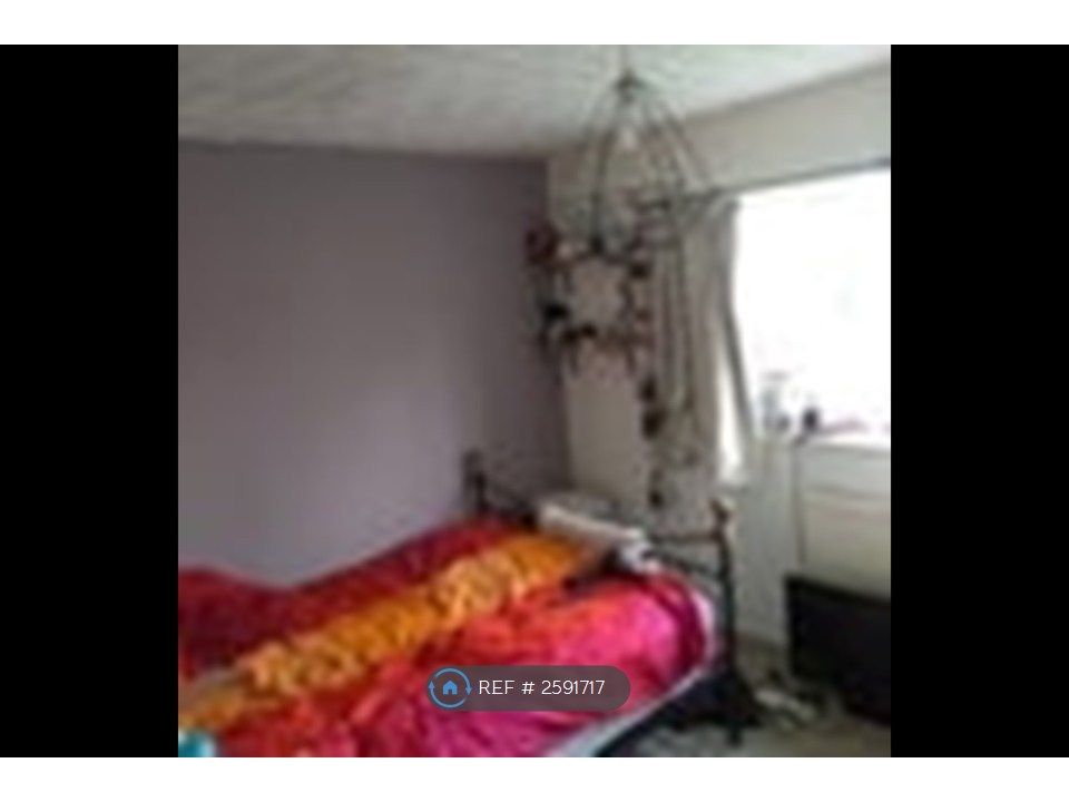 Property photo 3 of 8 Main Bedroom