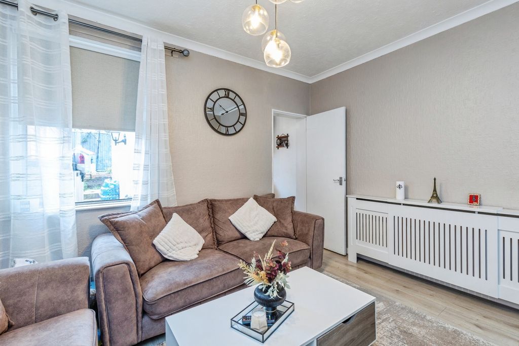 Property photo 3 of 14 Pbox-Img.Jpg