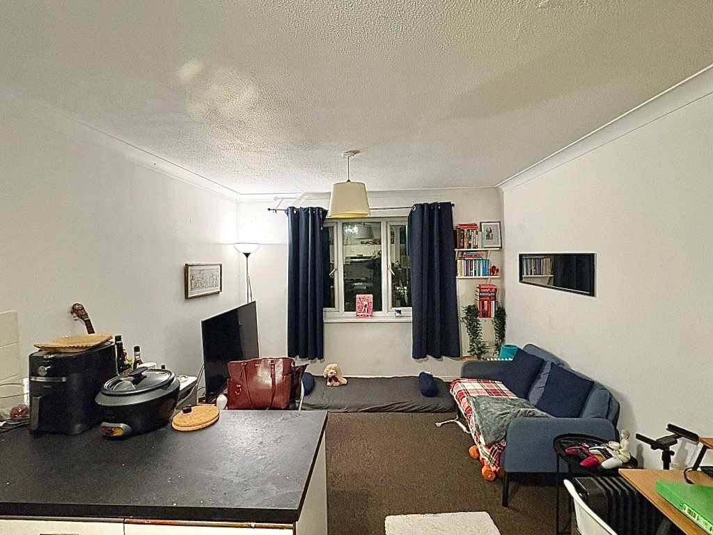 Property photo 2 of 8