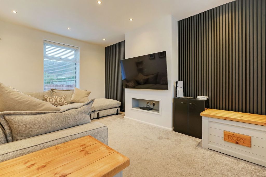 Property photo 3 of 33