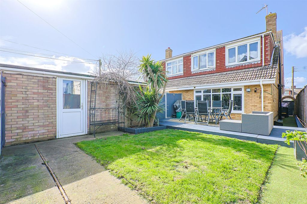 Property photo 3 of 18