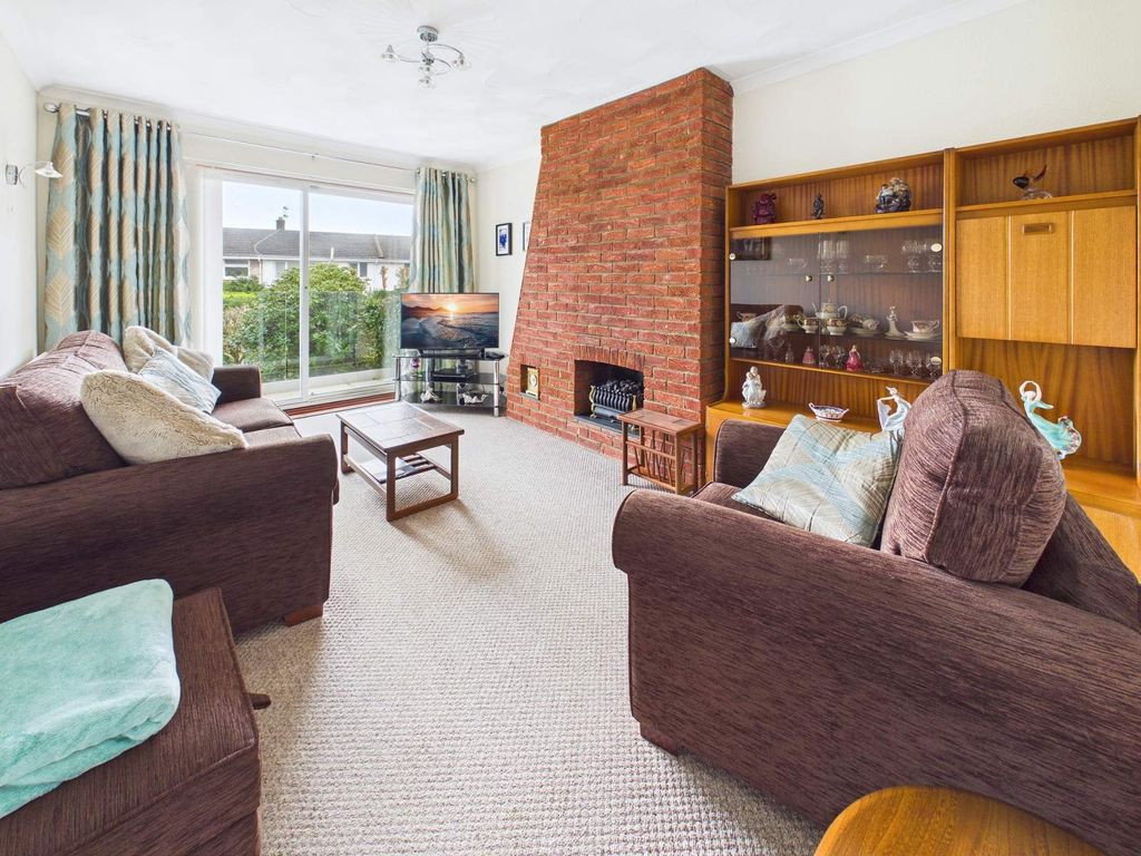 Property photo 2 of 17 Living Room