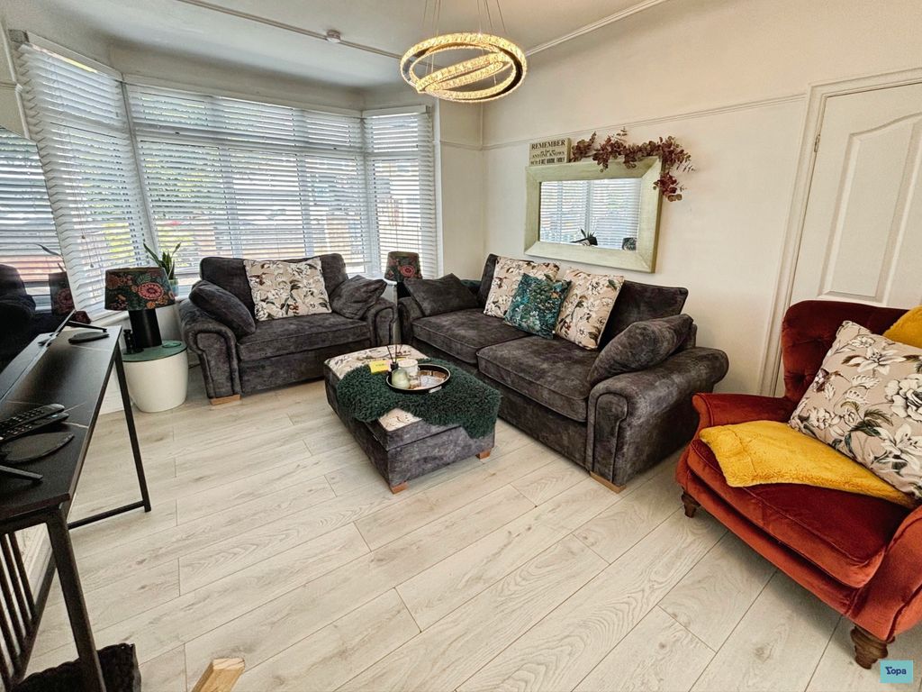 Property photo 3 of 25 Living Room