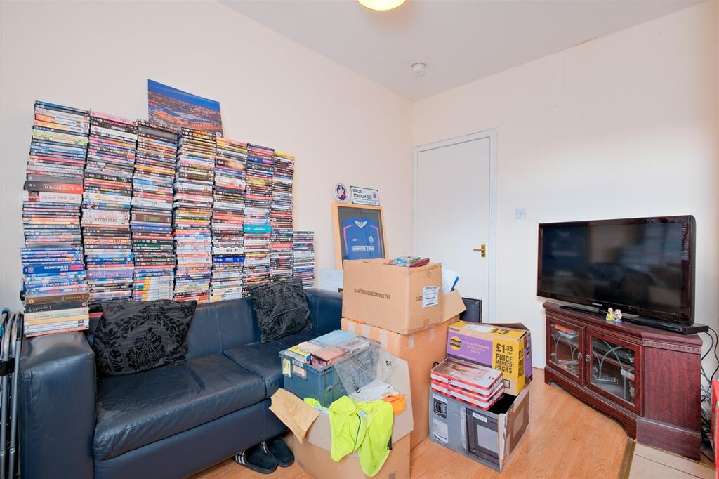 Property photo 3 of 7 Lounge