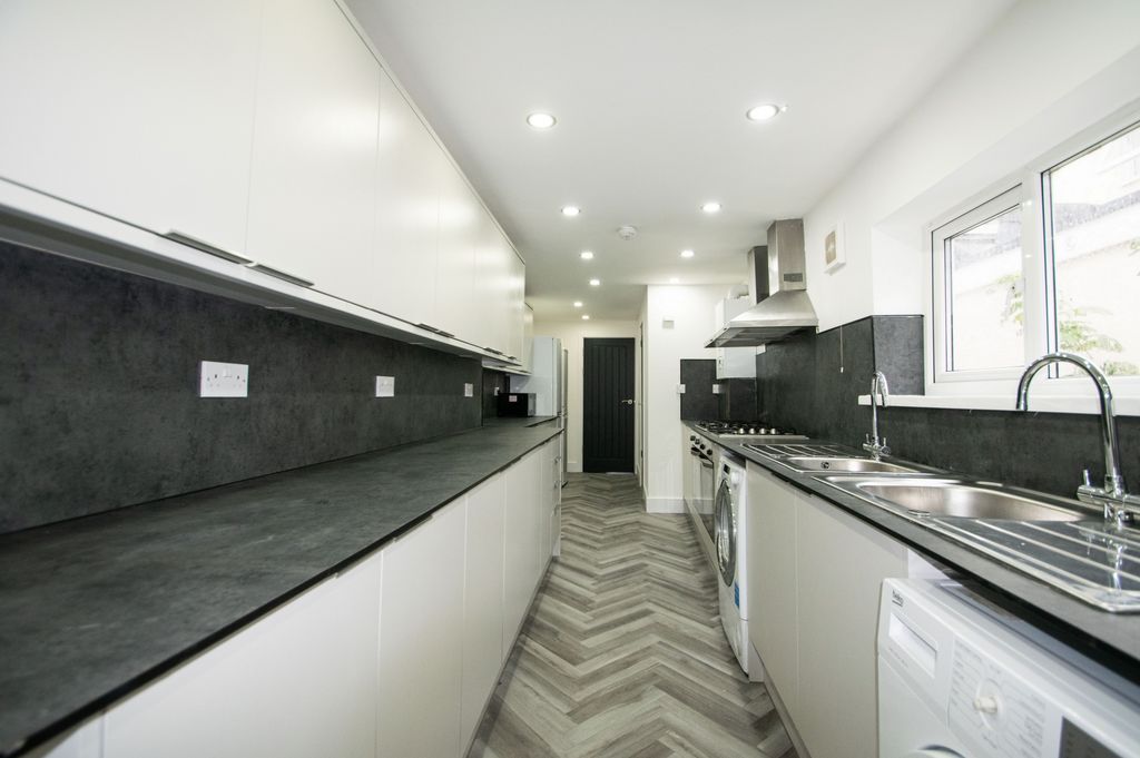 Property photo 2 of 6 Photo 3