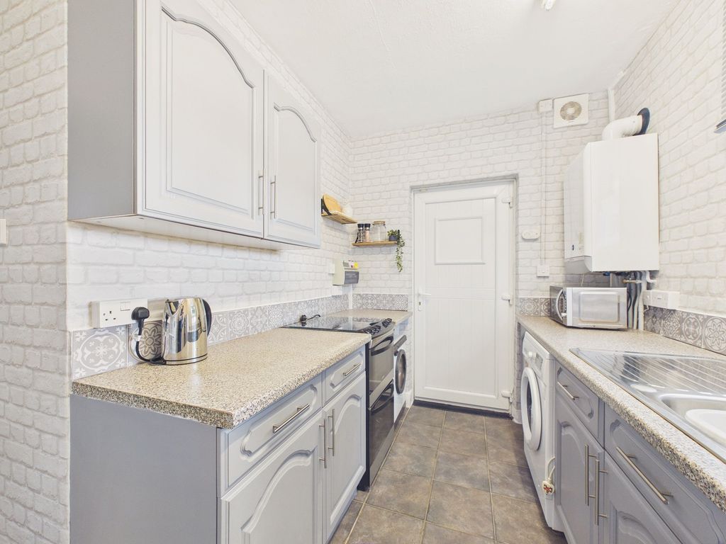 Property photo 3 of 9 Kitchen