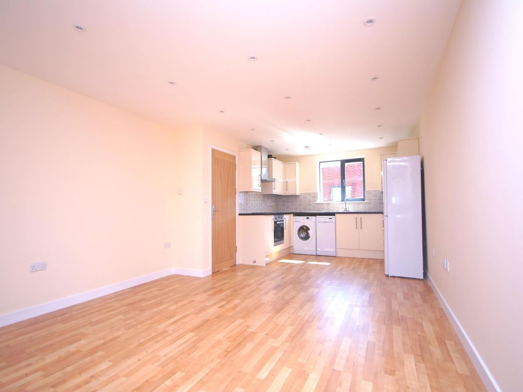 Property photo 3 of 7 Kitchen/Lounge