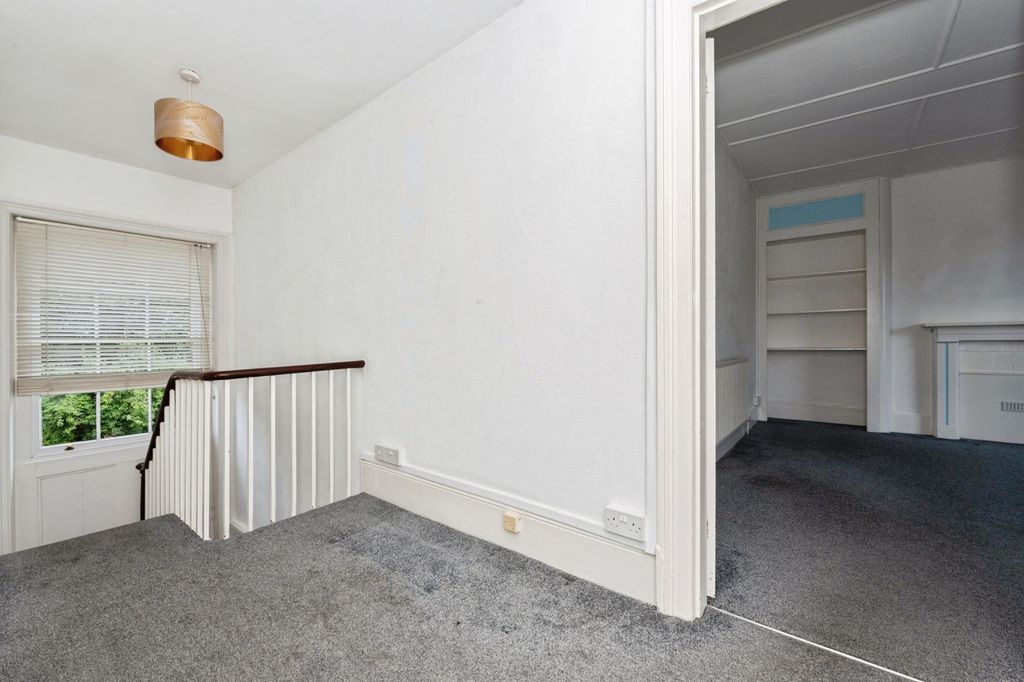 Property photo 2 of 11 Landing
