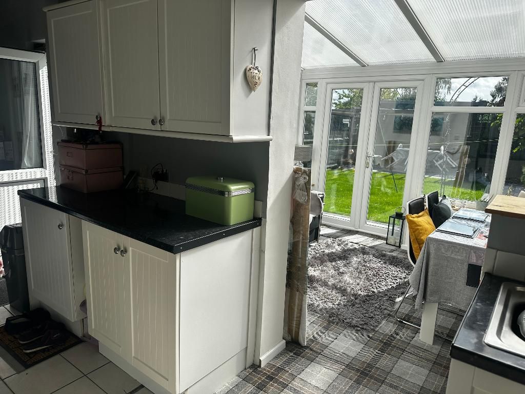 Property photo 3 of 18 Conservatory