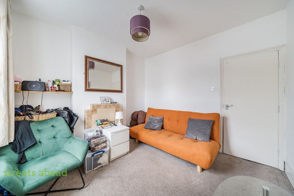 Property photo 2 of 12 26A3011A-02cc-47d...