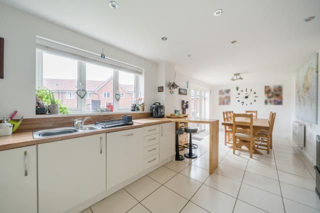 Property photo 3 of 23 Kitchen/Dining Room