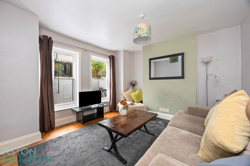 Property photo 2 of 23