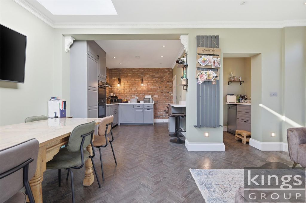 Property photo 2 of 29