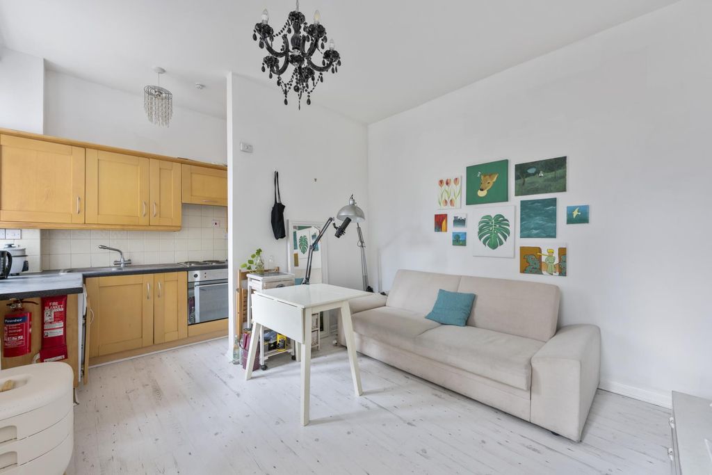 Property photo 2 of 6