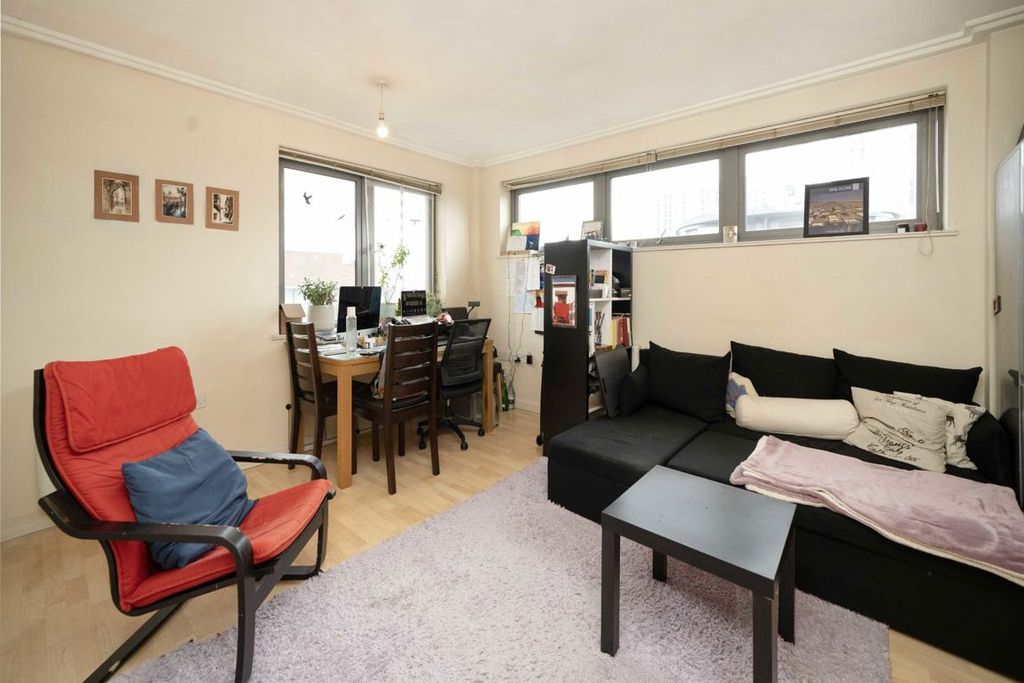 Property photo 2 of 8