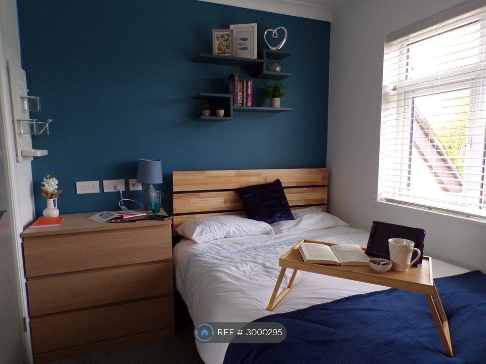 Property photo 1 of 12 Calne - First Floor Double Room Overlooking Garden