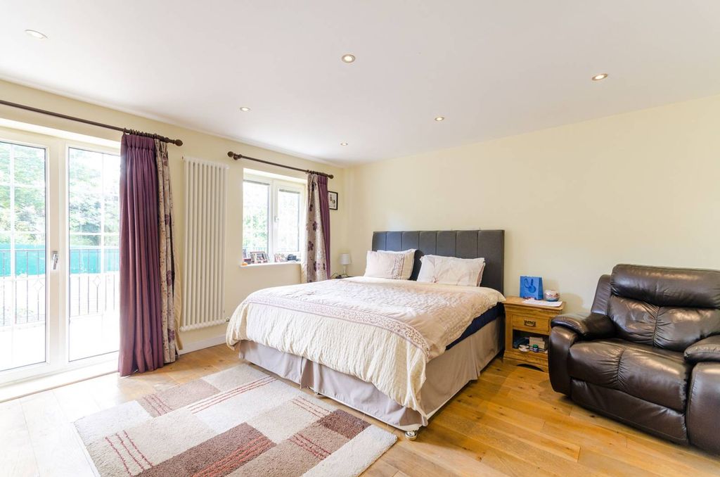 Property photo 3 of 19