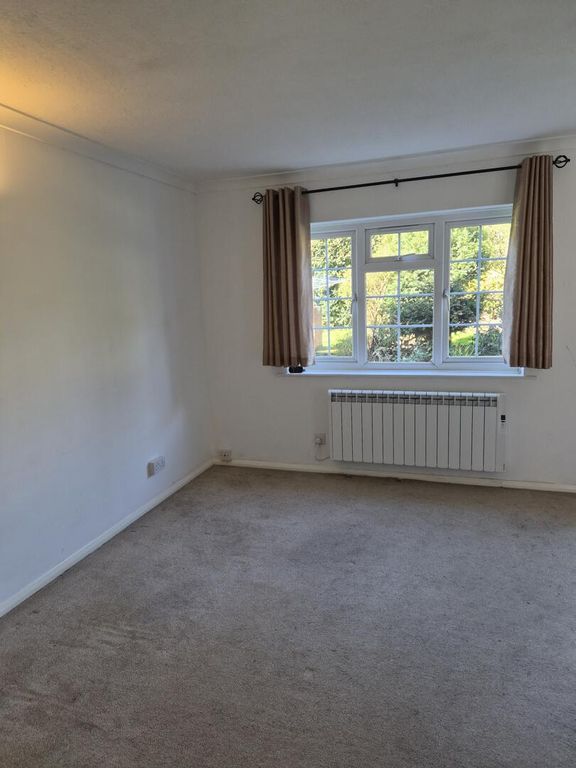 Property photo 3 of 18 Living Room