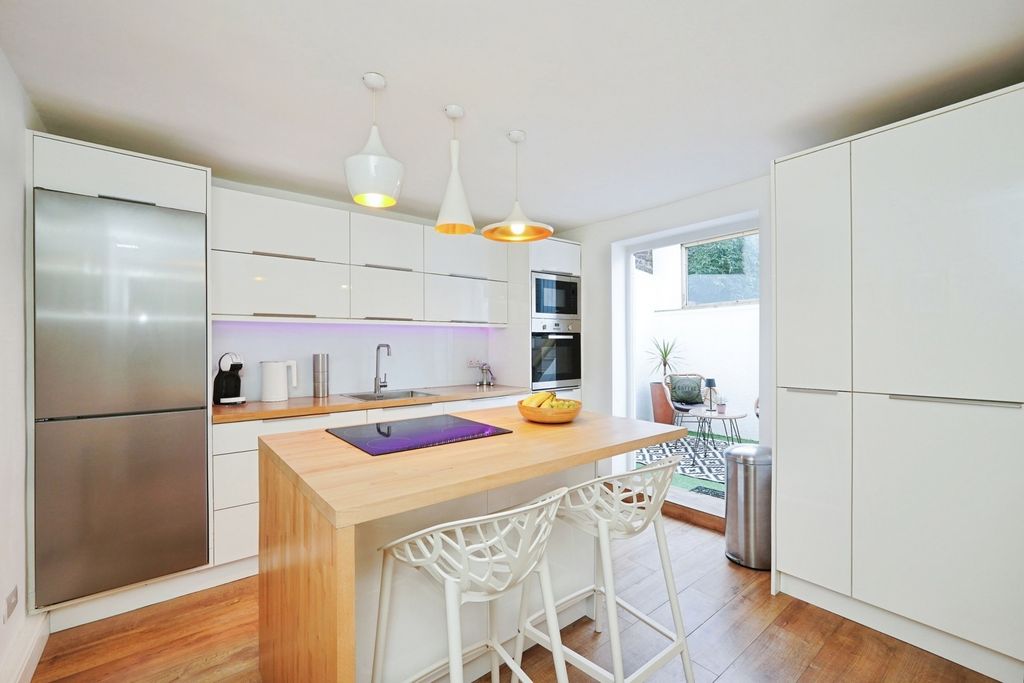 Property photo 3 of 23 Pbox-Img.Jpg