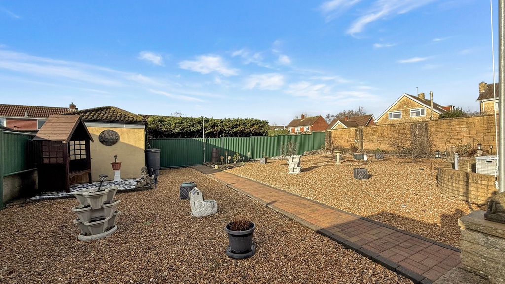 Property photo 2 of 17 Garden