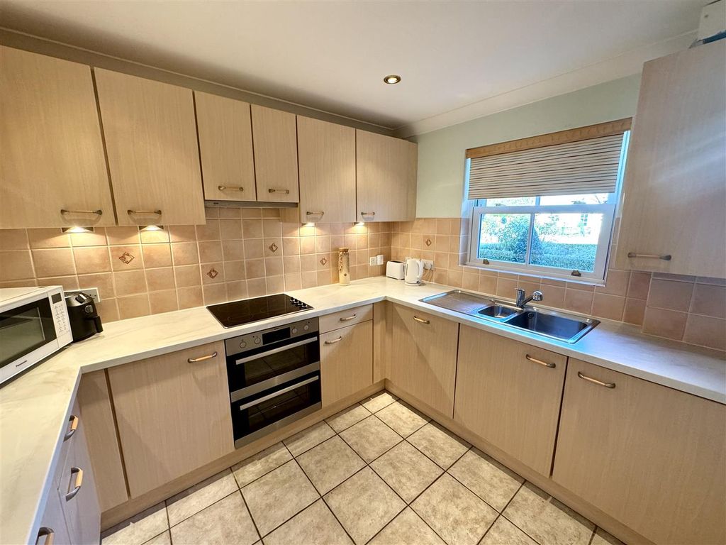 Property photo 2 of 28 Kitchen