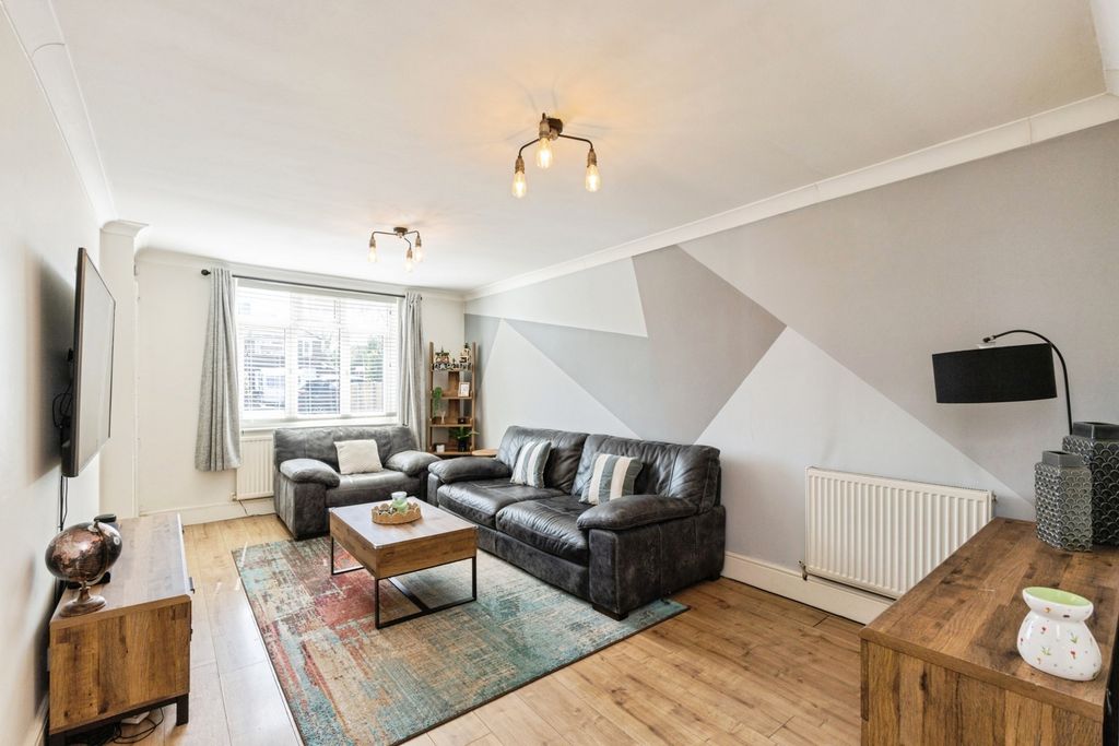 Property photo 3 of 17 Photo