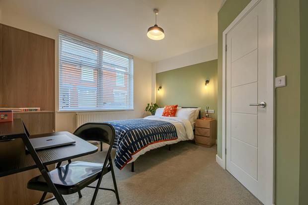 Property photo 1 of 8 Bedroom 1 (1)