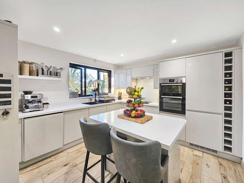 Property photo 3 of 18 1000125981