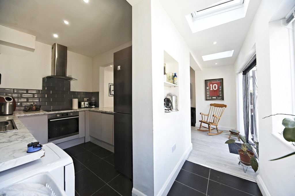 Property photo 2 of 10 Kitchen &amp; Dining Entrance