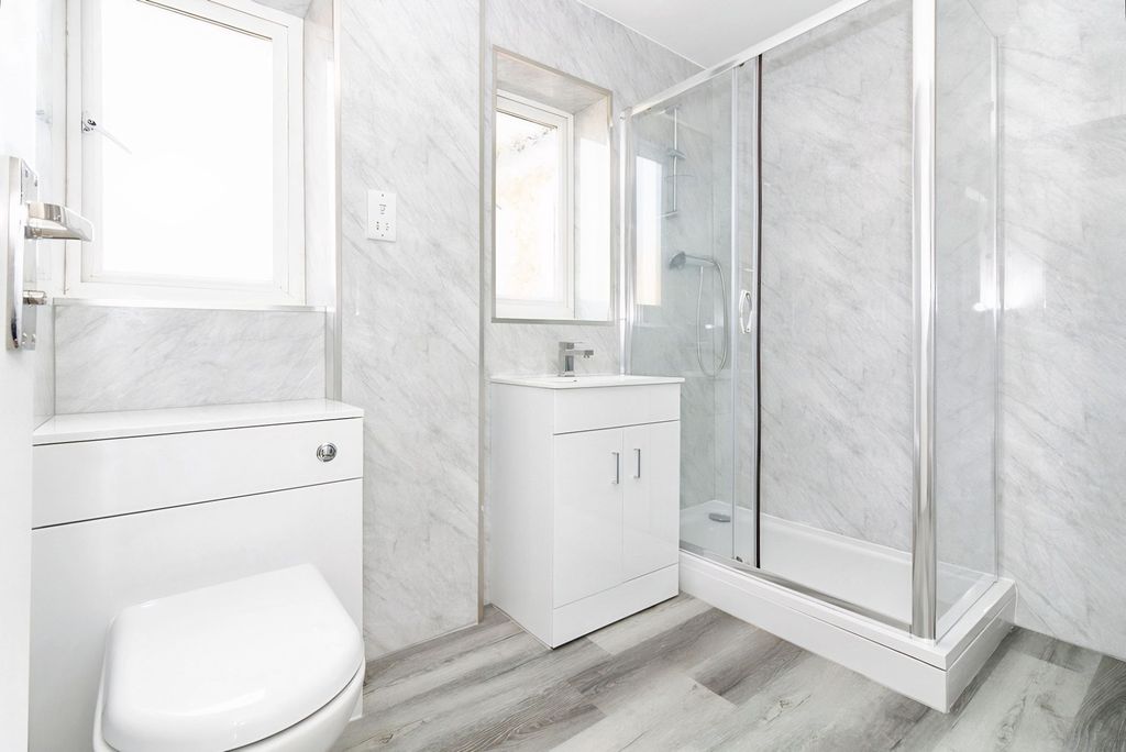 Property photo 2 of 24 Shower Room