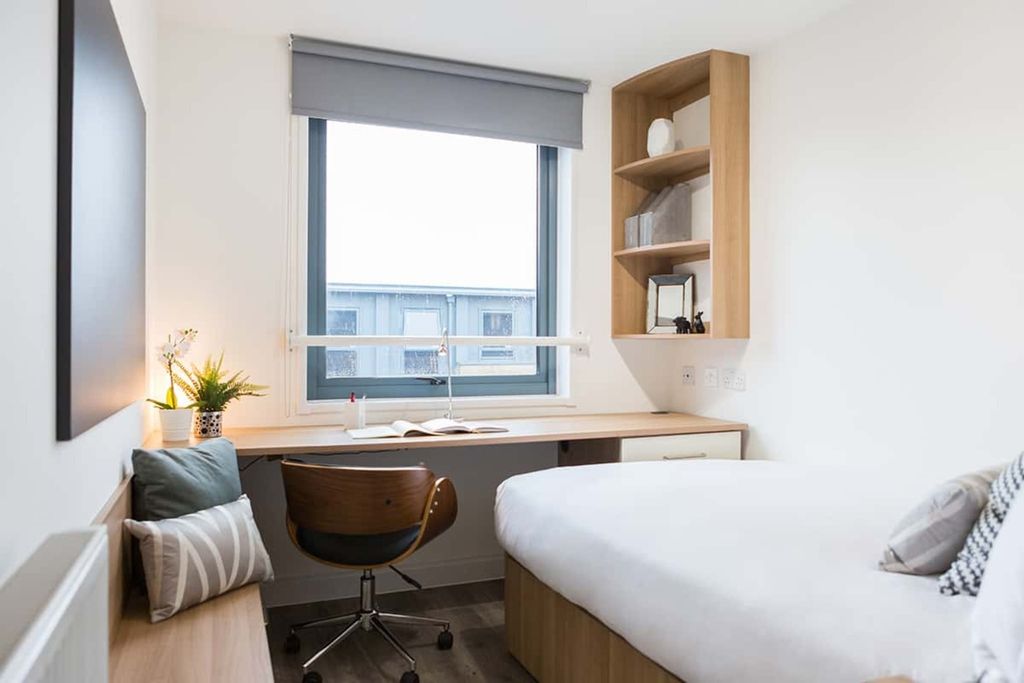 Property photo 1 of 10 Bedroom