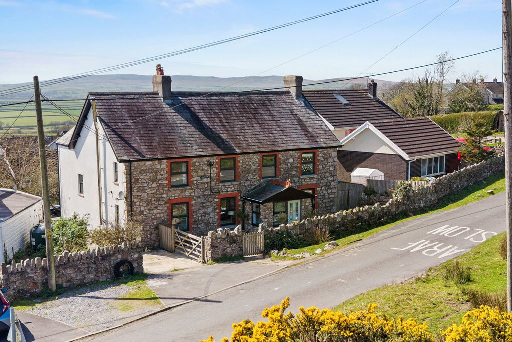 Property photo 2 of 37