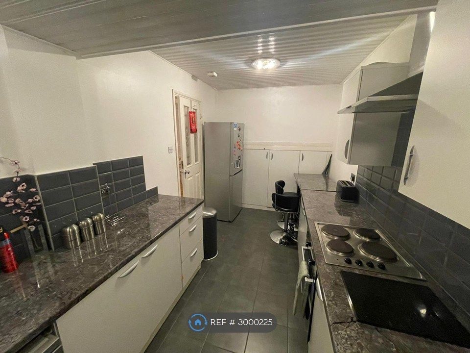 Property photo 3 of 7 Kitchen