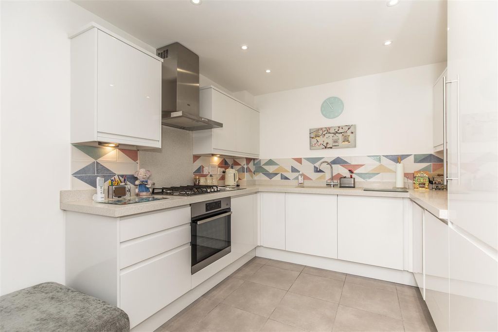 Property photo 2 of 13