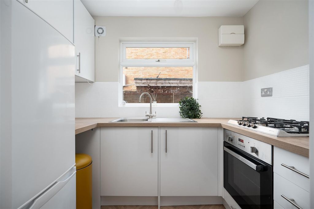 Property photo 2 of 17 Kitchen