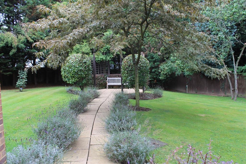 Property photo 2 of 8