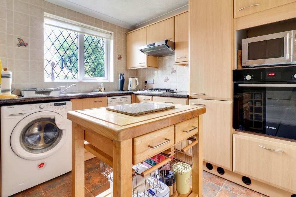 Property photo 2 of 19 Kitchen