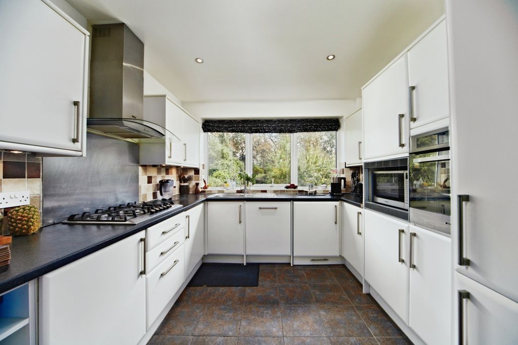 Property photo 2 of 17 Kitchen