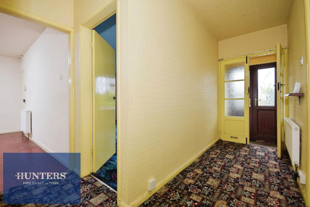 Property photo 3 of 16 Hall.Jpg